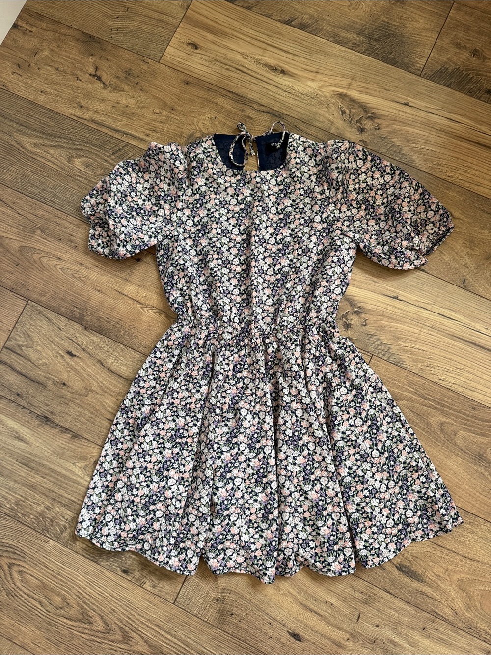 Storia Navy Pink Floral Puff-Sleeve Casual Dress